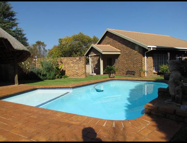 10 BEDROOM HOUSE FOR SALE IN ZWARTKOP